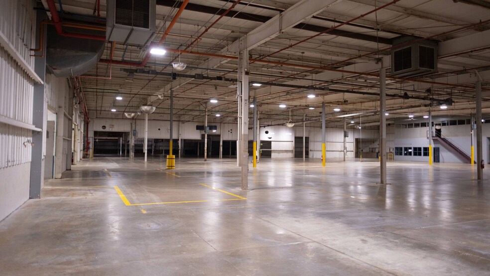 More Photos Of 13467 Quincy St, Holland Distribution For Lease