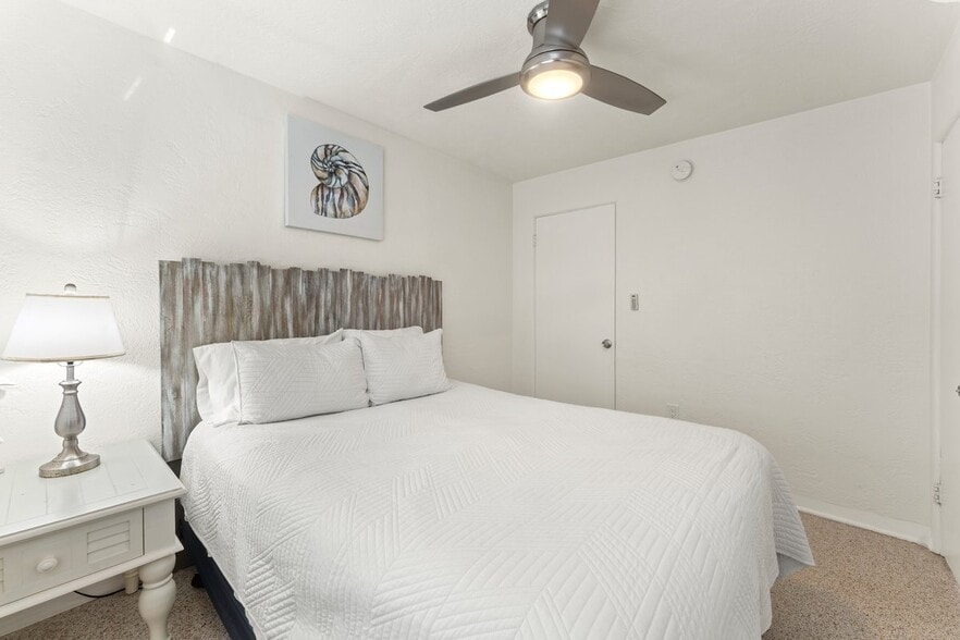 More Photos Of 1708 S Atlantic Ave, New Smyrna Beach Hotel For Sale