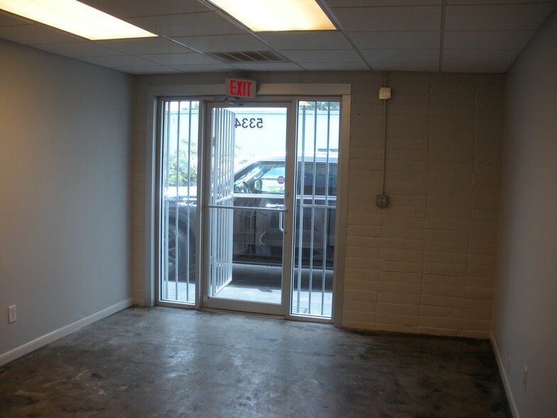 More Photos Of 5340 Prudence Dr, Houston Warehouse For Lease