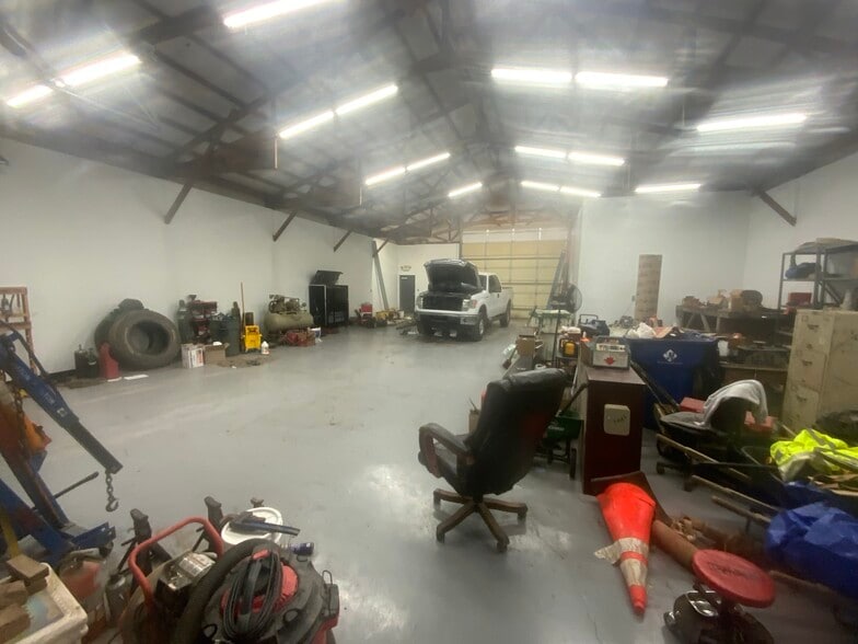 More Photos Of 6550 Progress Pky, Cedar Hill Warehouse For Sale