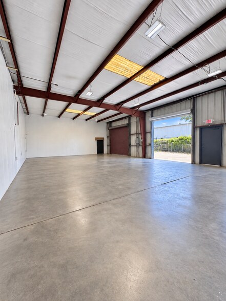 More Photos Of 3973 Arnold Ave, Naples Warehouse For Sale