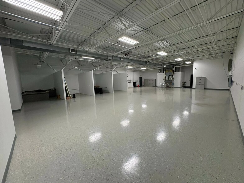 More Photos Of 2011 Austin Dr, Troy Warehouse For Lease