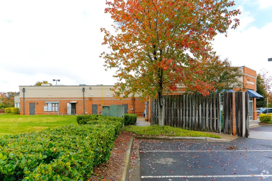 More Photos Of 2910-2918 Mount Holly Huntersville Rd, Charlotte Unknown For Lease