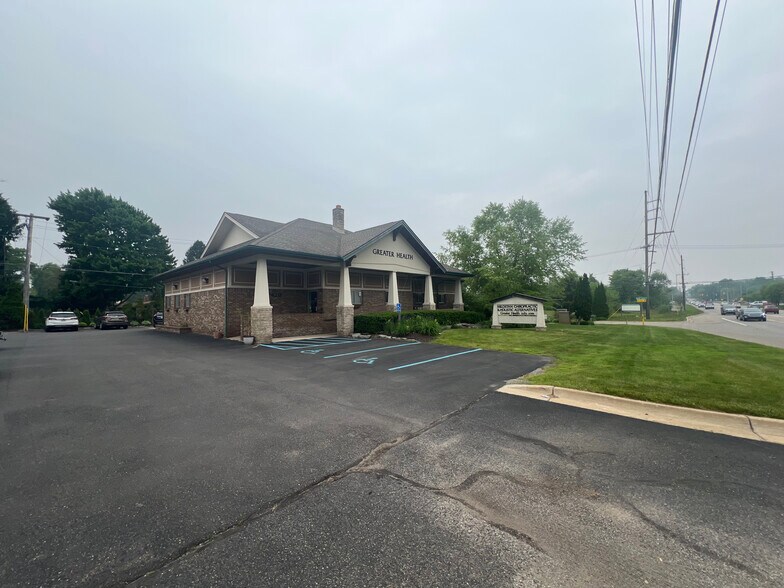 More Photos Of 2400 Union Lake Rd, Commerce Township Medical For Lease