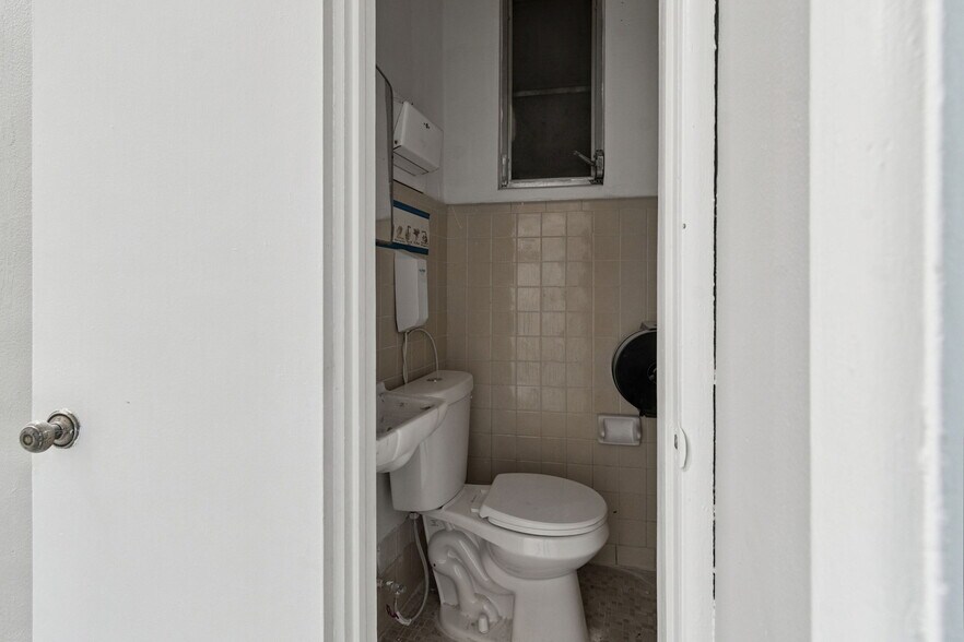 More Photos Of 715 McDuff Ave N, Jacksonville Storefront Retail Residential For Sale