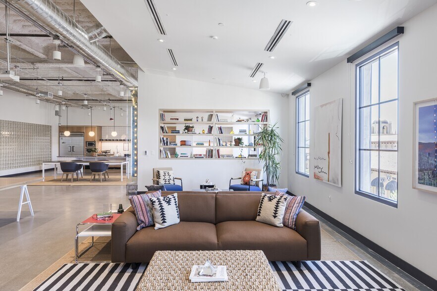 More Photos Of 6543 S Las Vegas Blvd, Las Vegas Office For Lease