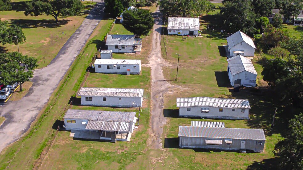 More Photos Of 6839 Wire Rd, Zephyrhills Manufactured Housing Mobile Home Park For Sale