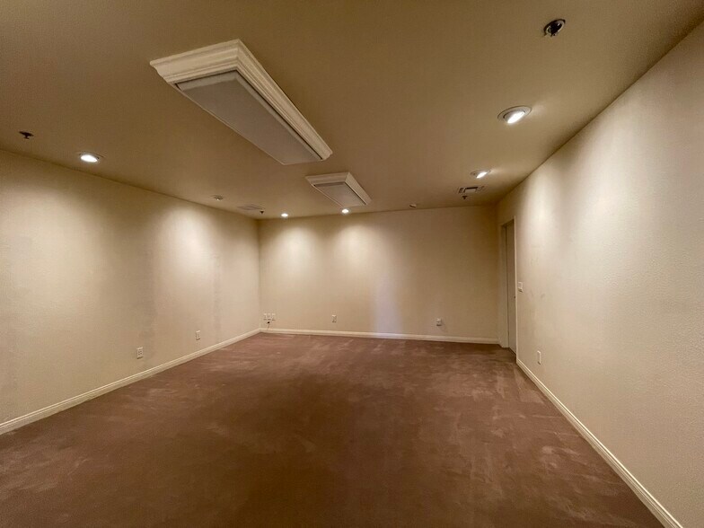 More Photos Of 77570 Springfield Ln, Palm Desert Warehouse For Lease