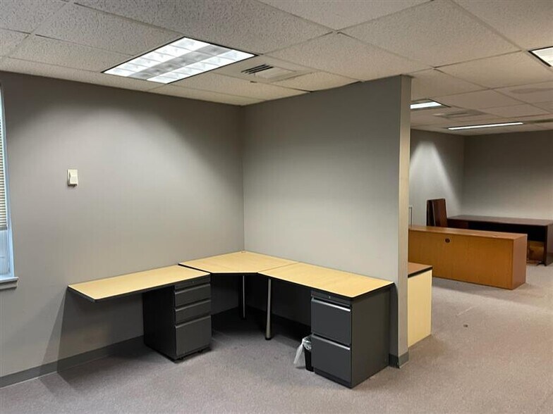 More Photos Of 709 Erie Blvd W, Syracuse Office For Lease