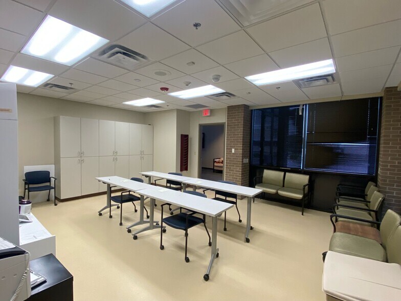 More Photos Of 600 N Bell Blvd, Cedar Park Medical For Lease