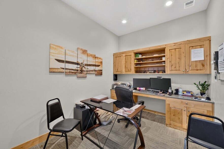 More Photos Of 79 W 3100 N, Hyde Park Flex For Sale
