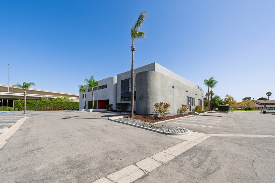 More Photos Of 18071 Fitch, Irvine Showroom For Sale