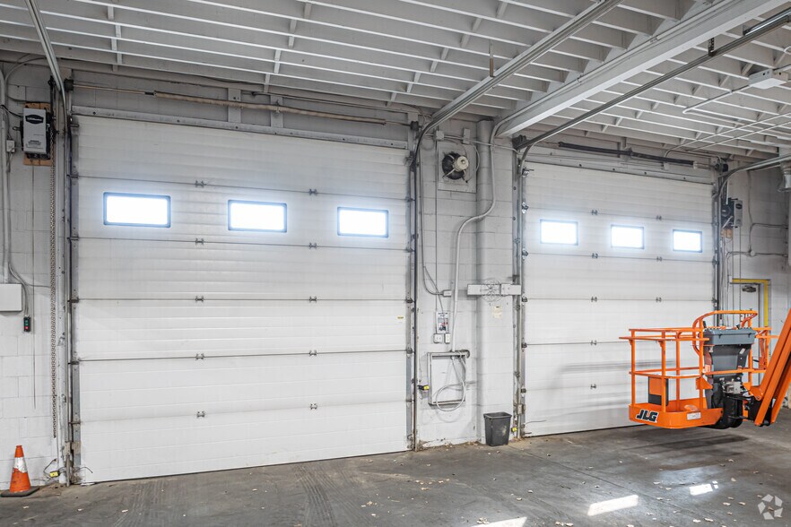 More Photos Of 15712 112 Ave, Edmonton Office For Sale