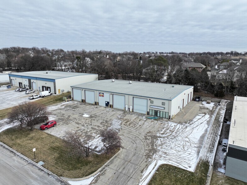 More Photos Of 707 N Frontier Rd, Papillion Industrial For Sale