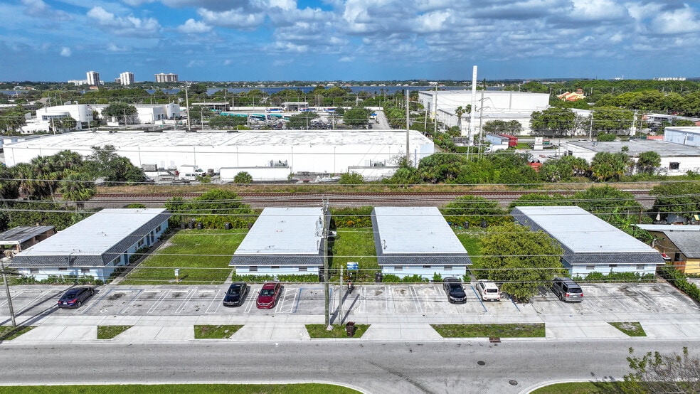 More Photos Of 3307 Windsor Ave, West Palm Beach Apartments For Sale