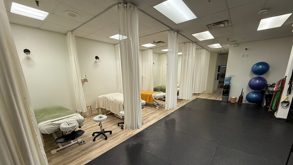 More Photos Of 2727 Portage Ave, Winnipeg General Retail For Lease