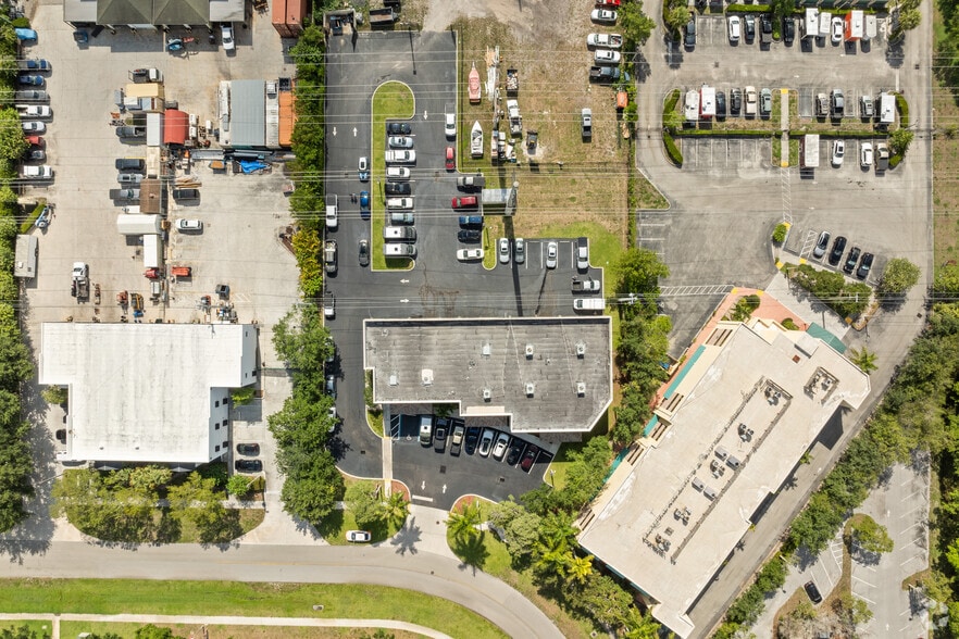 More Photos Of 3200 Fairlane Farms Rd, Wellington Unknown For Lease