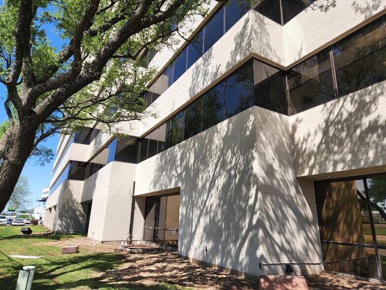 More Photos Of 6500 Greenville Ave, Dallas Office For Lease
