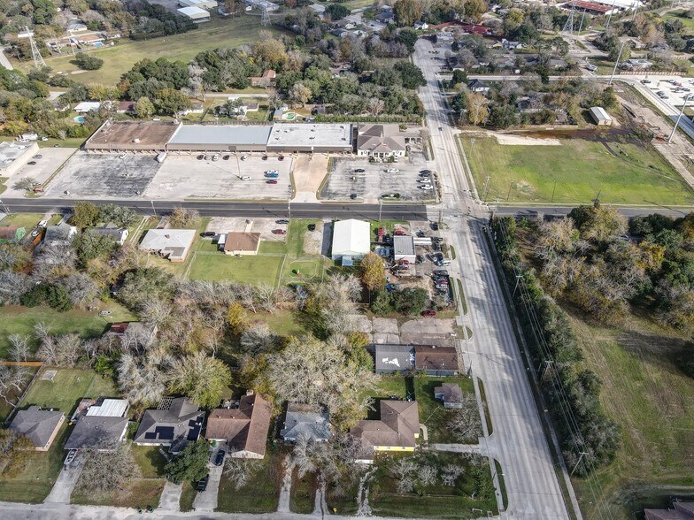 More Photos Of 1916 Cedar Dr, La Marque Restaurant For Lease