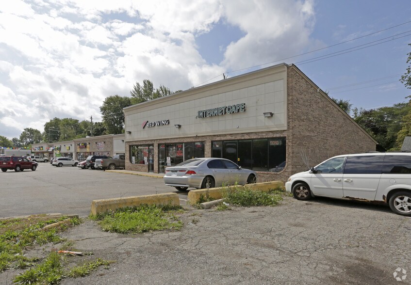 More Photos Of 290-316 S Telegraph Rd, Pontiac Storefront For Lease