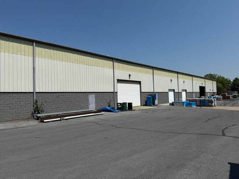 More Photos Of 520 Jack Enders Blvd, Berryville Flex For Lease