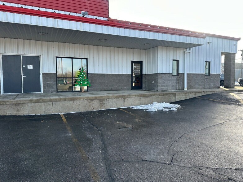 More Photos Of 320 Lundin Blvd, Mankato Warehouse For Lease