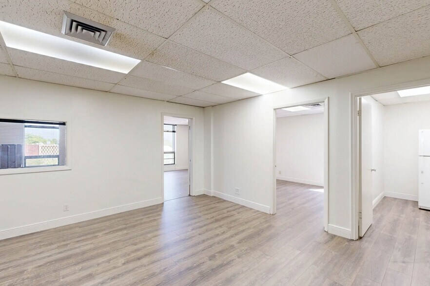 More Photos Of 2500 Hollywood Blvd, Hollywood Office For Lease