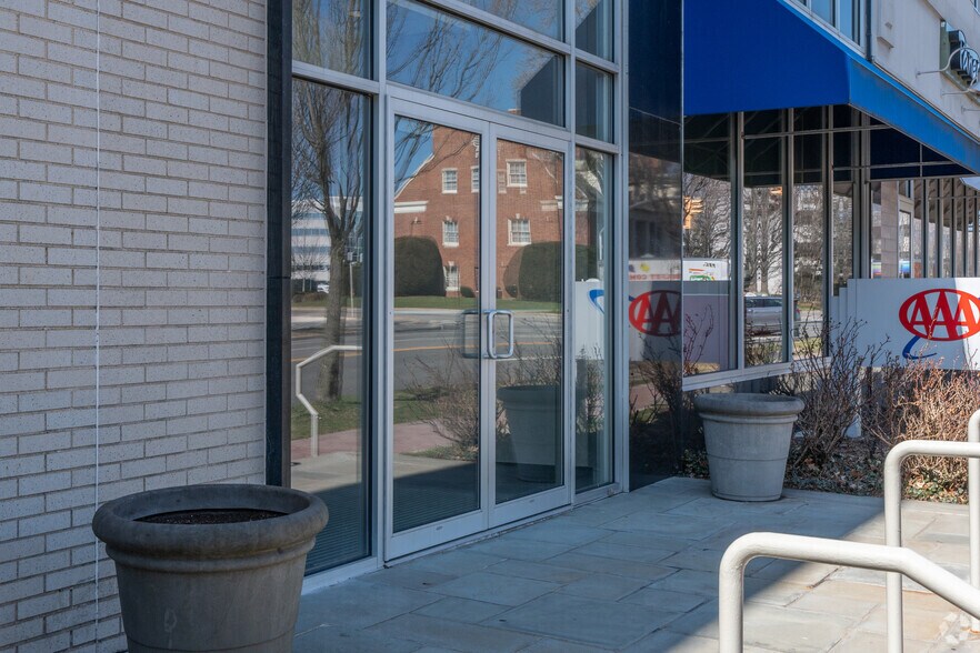 More Photos Of 1140-1150 Franklin Ave, Garden City Storefront Retail Office For Lease