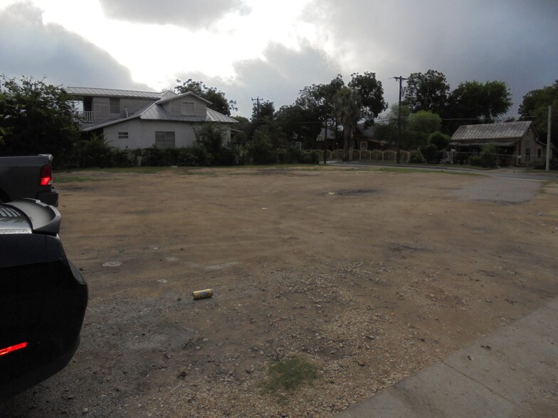 More Photos Of 1802 N Zarzamora St, San Antonio Land For Sale