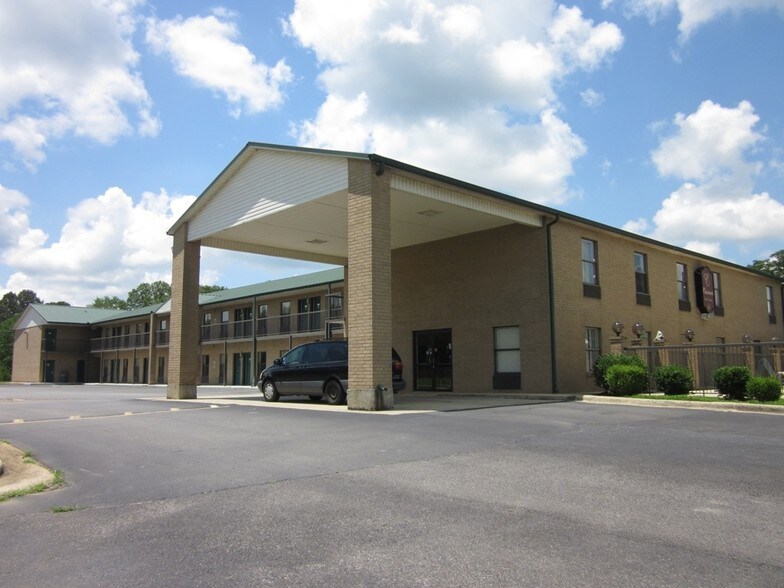 Primary Photo Of 1408 E Church St, Warren Hotel For Sale