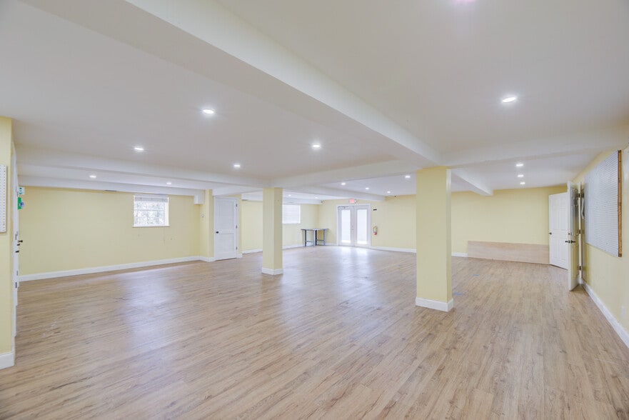More Photos Of 359 10th St, West Palm Beach Storefront Retail Office For Lease