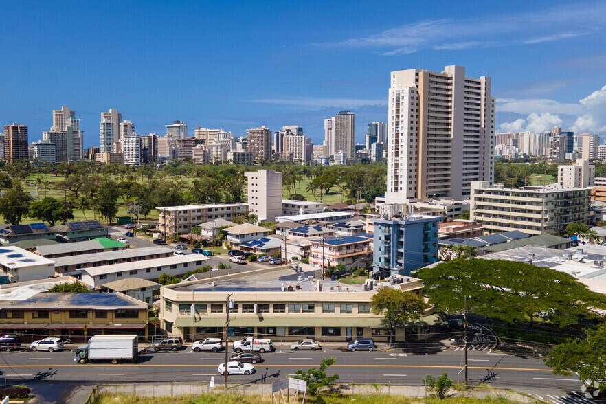 More Photos Of 766 Kapahulu Ave, Honolulu Storefront For Lease