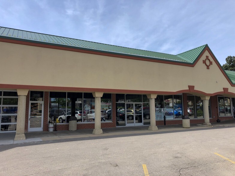 More Photos Of 160 W Wilson St, Batavia Unknown For Lease