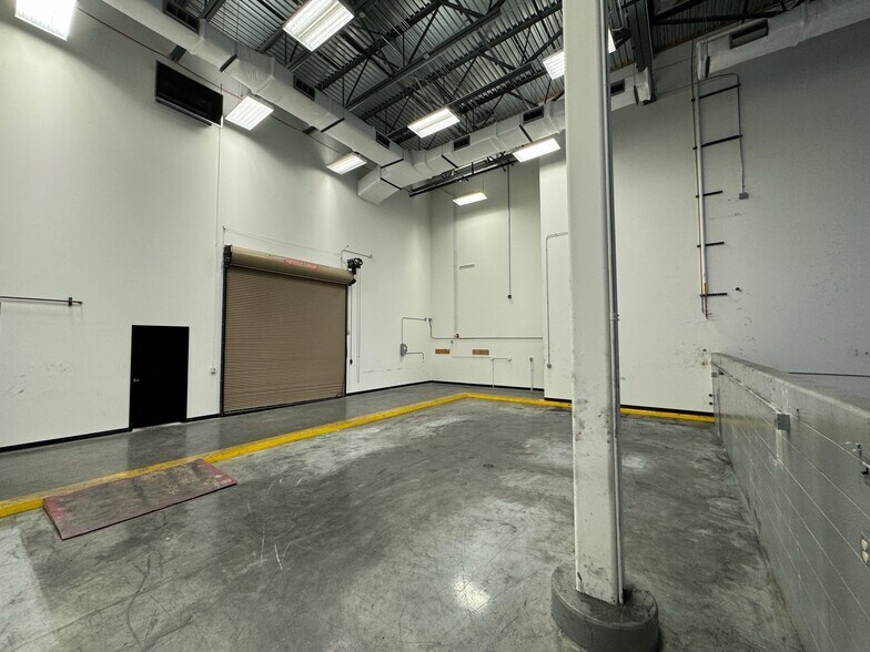 More Photos Of 4055 English Oak Dr, Lansing Light Manufacturing For Lease