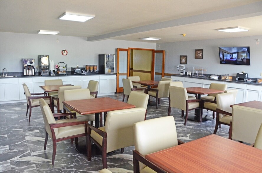 Primary Photo Of 1150 E Linn St, Canton Hotel For Sale