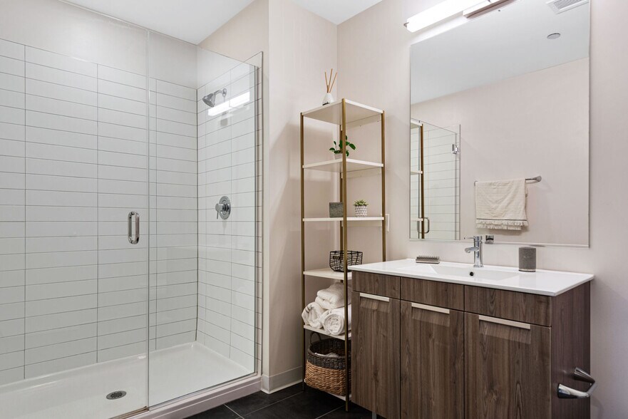 More Photos Of 1980 N Milwaukee Ave, Chicago Apartments For Lease