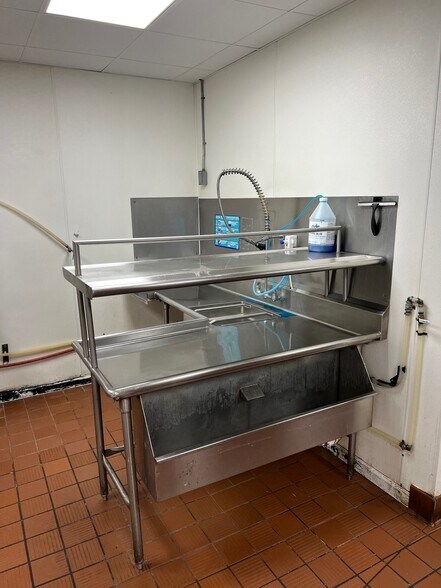 More Photos Of 10811 NE 23rd St, Spencer Restaurant For Lease