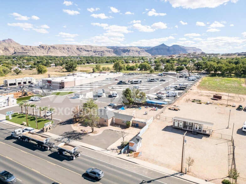 More Photos Of 1545 W State St, Hurricane Veterinarian Kennel For Sale