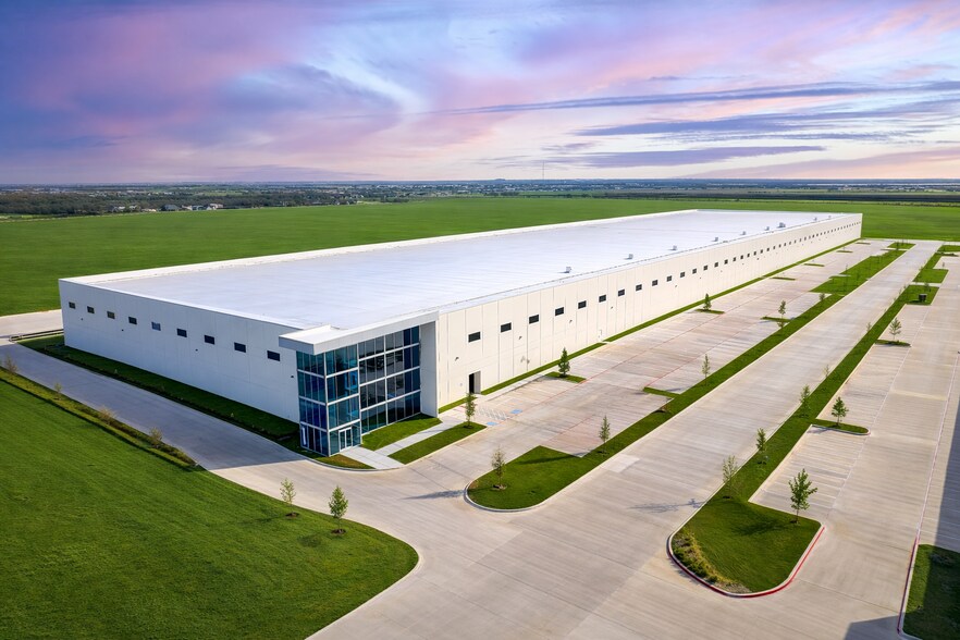More Photos Of 6100 N Stemmons Fwy, Sanger Unknown For Lease