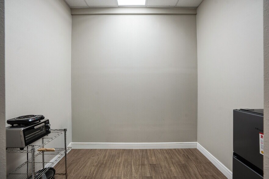 More Photos Of 6834 28th Street Cir E, Sarasota Warehouse For Lease
