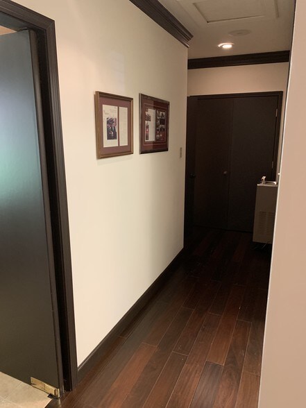 More Photos Of 4727-4729 Spottswood Ave, Memphis Office For Lease