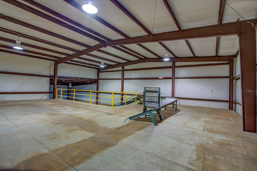More Photos Of 108 Kelly Rd, Niceville Showroom For Lease