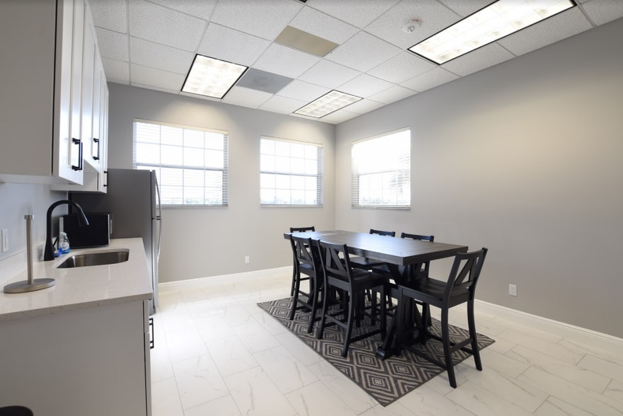 More Photos Of 3820 Colonial Blvd, Fort Myers Medical For Lease