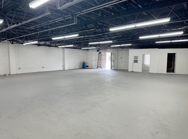 More Photos Of 541 Roosevelt Ave, San Antonio Warehouse For Lease