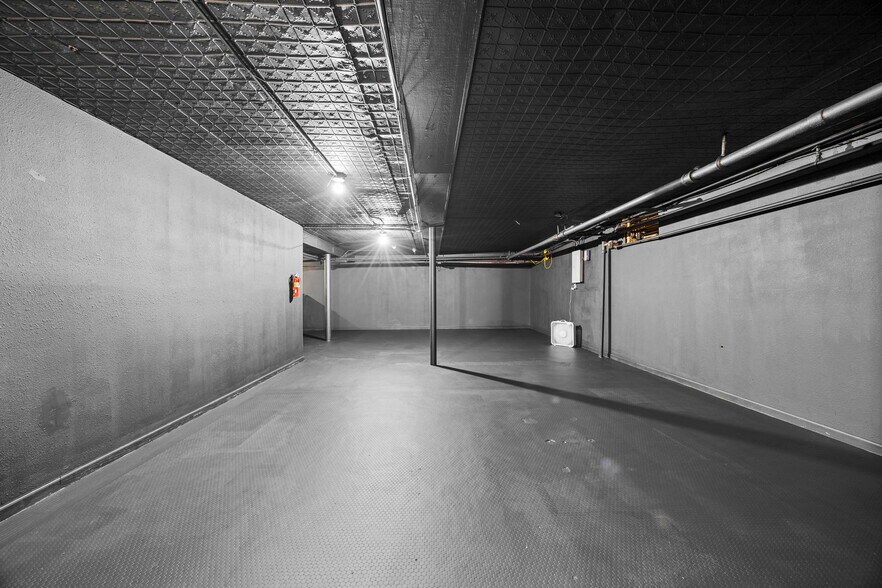 More Photos Of 1533 University Ave W, Saint Paul General Retail For Sale