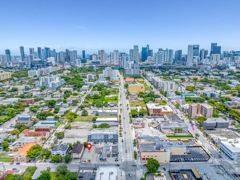 More Photos Of 999 W Flagler St, Miami Service Station For Lease