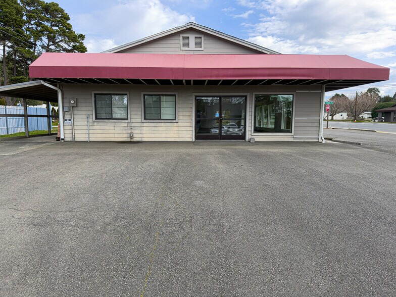 More Photos Of 805 US-101, Bandon General Retail For Sale