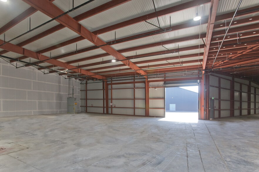 More Photos Of 1908-1950 Innes Ave, San Francisco Distribution For Sale