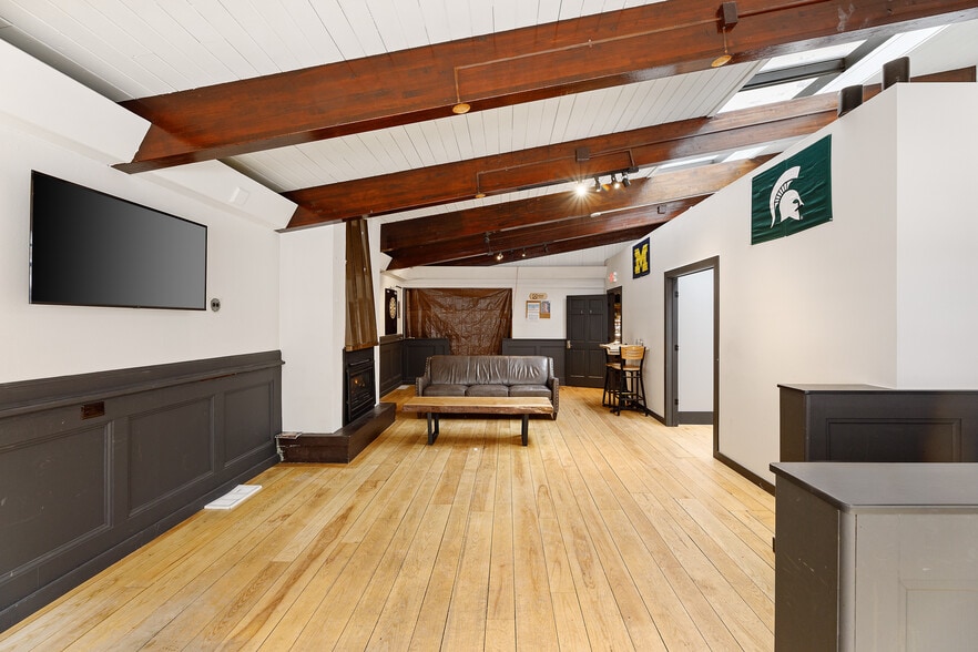 More Photos Of 120 S Park St, Traverse City Restaurant For Sale