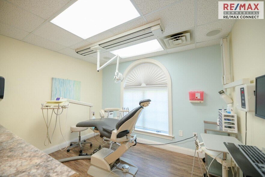 More Photos Of 401 Oyster Point Rd, Newport News Medical For Sale